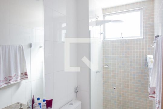 Banheiro da Suíte de apartamento à venda com 2 quartos, 69m² em Alvorada, Contagem