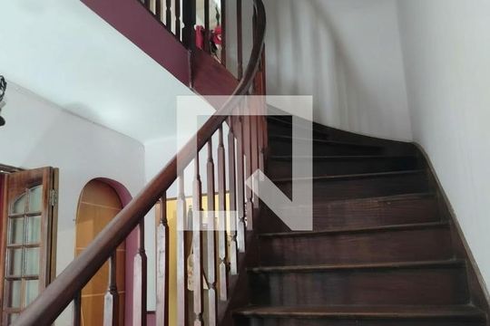 Escada de casa para alugar com 5 quartos, 200m² em Ipiranga, São Paulo