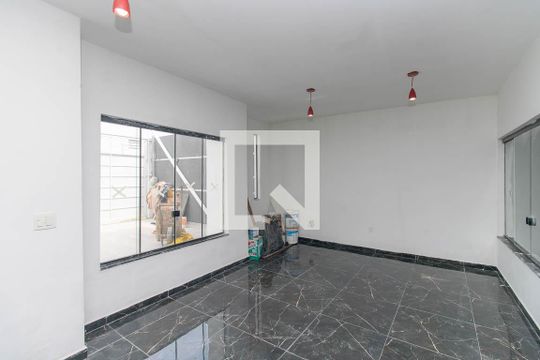 Sala de casa para alugar com 4 quartos, 180m² em Tres Cruzes, São Paulo