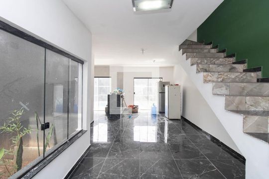 Sala de casa para alugar com 4 quartos, 180m² em Tres Cruzes, São Paulo