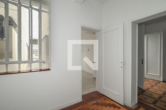Hall de casa para alugar com 4 quartos, 350m² em Petrópolis, Porto Alegre