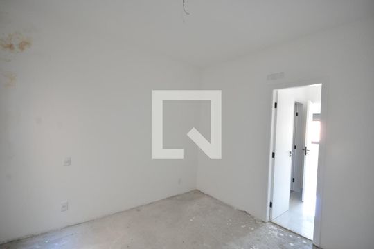 Quarto  de casa à venda com 4 quartos, 360m² em Vila Irmaos Arnoni, São Paulo