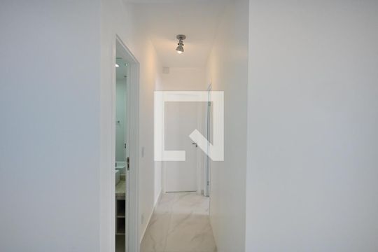 Corredor de apartamento para alugar com 2 quartos, 54m² em Vila Andrade, São Paulo