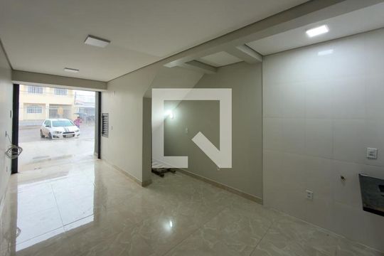 Sala de kitnet/studio para alugar com 1 quarto, 34m² em Guará, Brasília