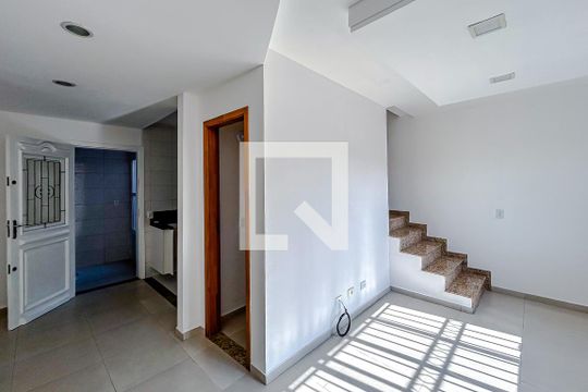 Sala de casa de condomínio para alugar com 3 quartos, 83m² em Vila Matilde, São Paulo