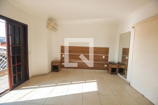 Suíte de casa para alugar com 3 quartos, 300m² em Jardim Oliveiras, Taboão da Serra
