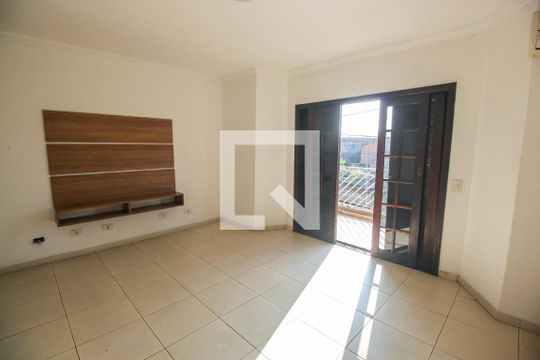 Suíte de casa para alugar com 3 quartos, 300m² em Jardim Oliveiras, Taboão da Serra
