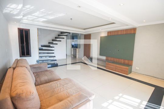 Sala de casa para alugar com 3 quartos, 300m² em Jardim Oliveiras, Taboão da Serra