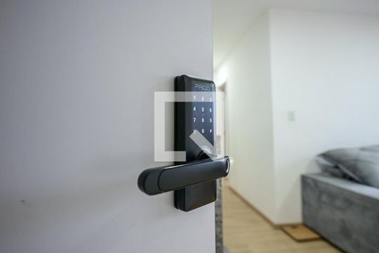Fechadura Eletrônica de apartamento para alugar com 2 quartos, 42m² em Jardim Umarizal, São Paulo