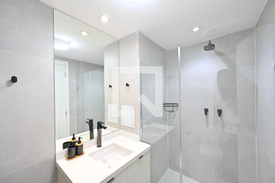 Banheiro Social de kitnet/studio para alugar com 1 quarto, 27m² em Vila Clementino, São Paulo