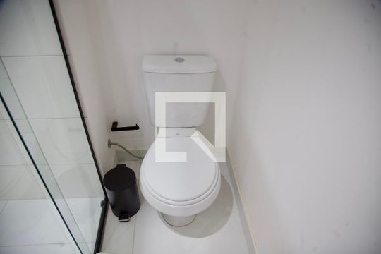 Banheiro de kitnet/studio para alugar com 1 quarto, 25m² em Vila Cordeiro, São Paulo