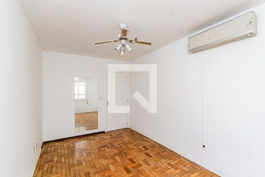 Quarto 2 de apartamento para alugar com 1 quarto, 70m² em Vila Ipiranga, Porto Alegre