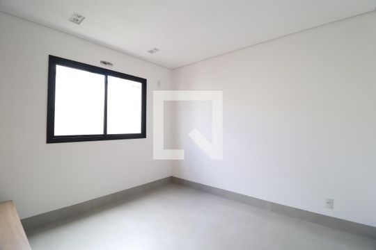 Sala de TV de casa de condomínio para alugar com 3 quartos, 312m² em Nova Uberlândia, Uberlândia