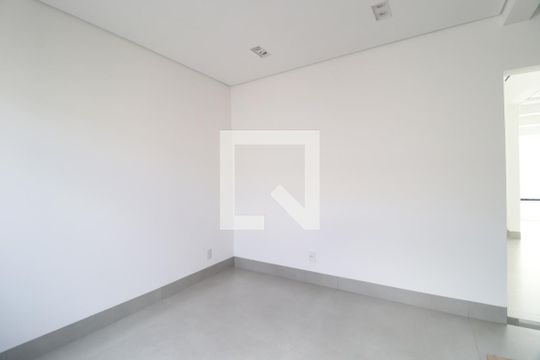 Sala de TV de casa de condomínio para alugar com 3 quartos, 312m² em Nova Uberlândia, Uberlândia