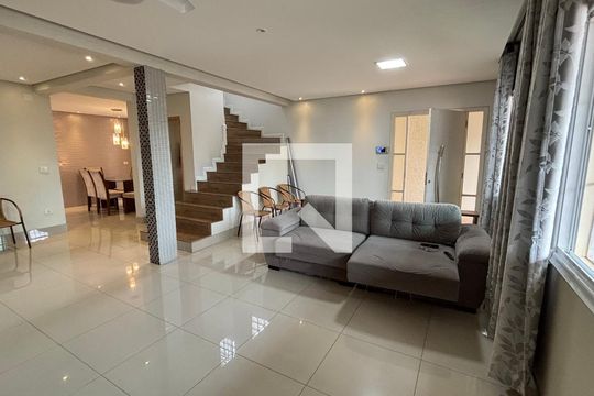 Casa à venda com 4 quartos, 300m² em Jardim Monte Azul, São Paulo