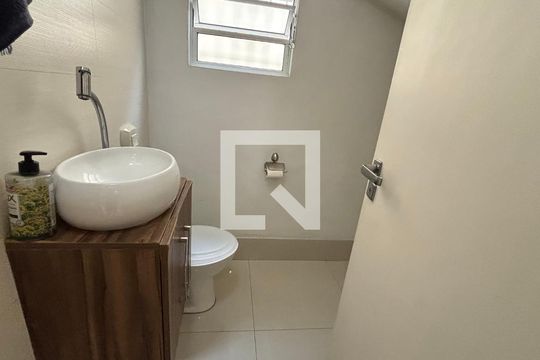Casa à venda com 4 quartos, 300m² em Jardim Monte Azul, São Paulo