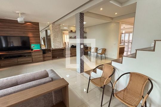 Casa à venda com 4 quartos, 300m² em Jardim Monte Azul, São Paulo