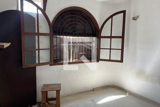 Casa para alugar com 5 quartos, 700m² em Santa Cruz, Rio de Janeiro