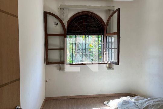 Casa para alugar com 5 quartos, 700m² em Santa Cruz, Rio de Janeiro
