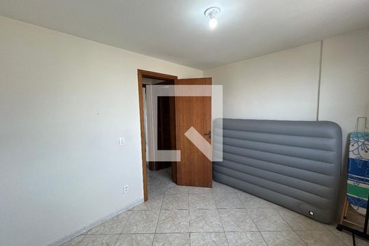 Quarto 1 de apartamento para alugar com 2 quartos, 90m² em Vila Valqueire, Rio de Janeiro