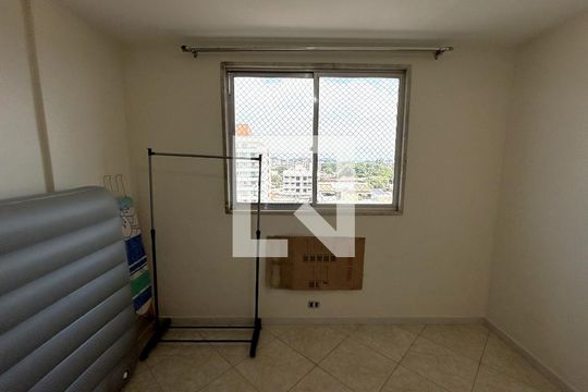 Quarto 1 de apartamento para alugar com 2 quartos, 90m² em Vila Valqueire, Rio de Janeiro