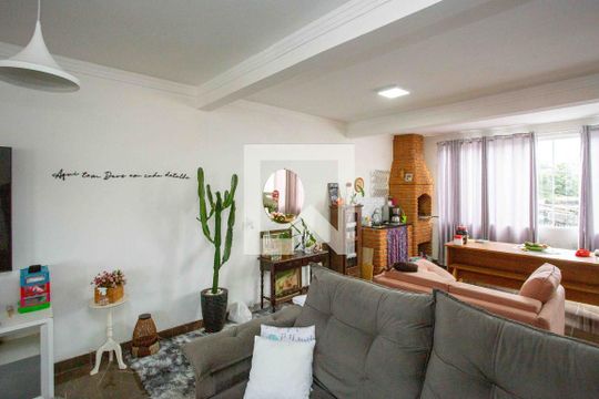Sala de TV de casa à venda com 6 quartos, 177m² em Centro, Diadema