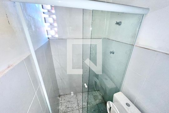 Banheiro de apartamento para alugar com 1 quarto, 35m² em Jardim Primavera, São Paulo