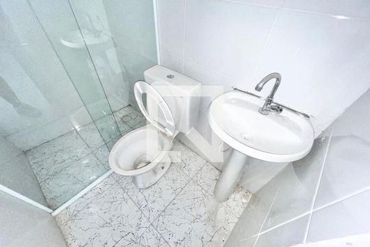 Banheiro de apartamento para alugar com 1 quarto, 35m² em Jardim Primavera, São Paulo