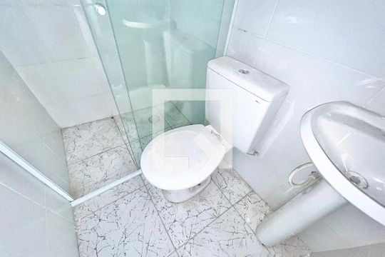 Banheiro de apartamento para alugar com 1 quarto, 35m² em Jardim Primavera, São Paulo