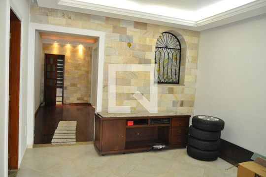 Casa à venda com 4 quartos, 305m² em Piedade, Rio de Janeiro