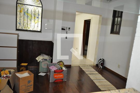 Casa à venda com 4 quartos, 305m² em Piedade, Rio de Janeiro
