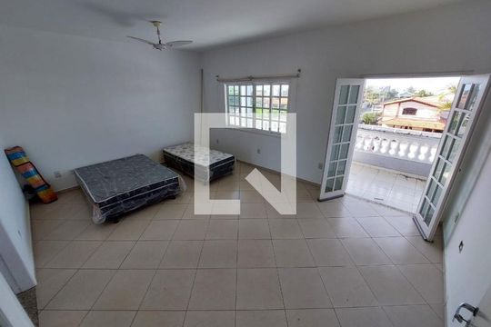 Quarto de casa para alugar com 5 quartos, 270m² em Barra de Maricá, Maricá