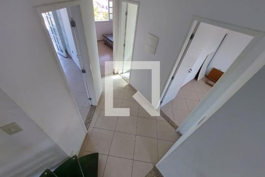 Corredor de casa para alugar com 5 quartos, 270m² em Barra de Maricá, Maricá