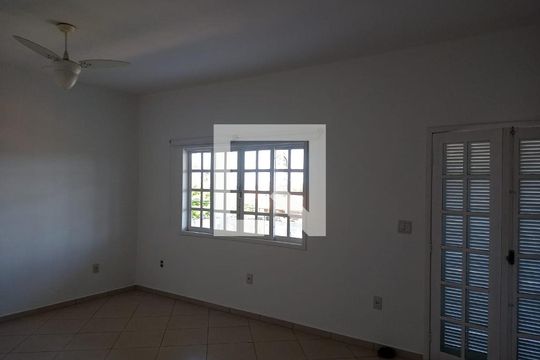 Quarto de casa para alugar com 5 quartos, 270m² em Barra de Maricá, Maricá