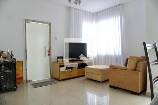 Casa à venda com 2 quartos, 351m² em Santa Tereza, Belo Horizonte