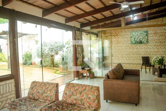 Casa à venda com 3 quartos, 689m² em Jardim Novo Mundo, Goiânia