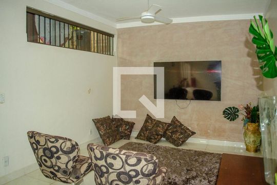 Casa à venda com 3 quartos, 689m² em Jardim Novo Mundo, Goiânia
