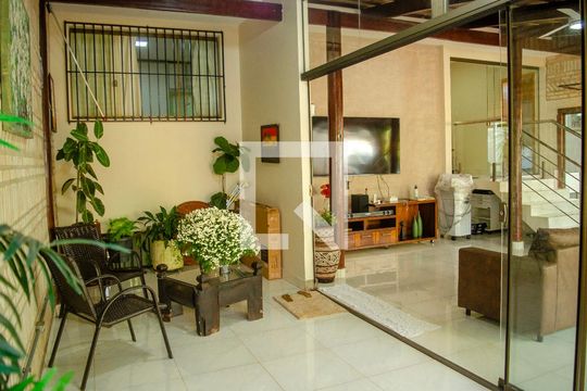 Casa à venda com 3 quartos, 689m² em Jardim Novo Mundo, Goiânia