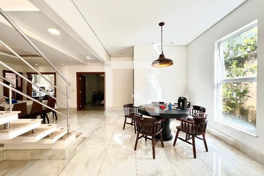 Sala 1 de casa à venda com 6 quartos, 600m² em São Luiz, Belo Horizonte