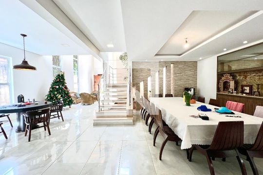 Sala 1 de casa à venda com 6 quartos, 600m² em São Luiz, Belo Horizonte