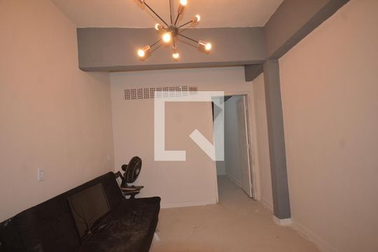 Sala de apartamento para alugar com 1 quarto, 45m² em Madureira, Rio de Janeiro