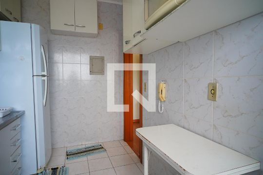 Cozinha  de apartamento à venda com 1 quarto, 42m² em Cavalhada, Porto Alegre