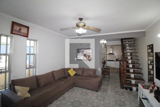 Sala 1 de casa à venda com 5 quartos, 300m² em Conjunto Residencial Santa Terezinha, São Paulo