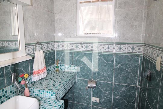 Banheiro da Suíte de casa para alugar com 2 quartos, 90m² em Jardim Uira, São José dos Campos