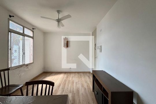 Sala de apartamento à venda com 2 quartos, 55m² em Jardim Miranda, Campinas