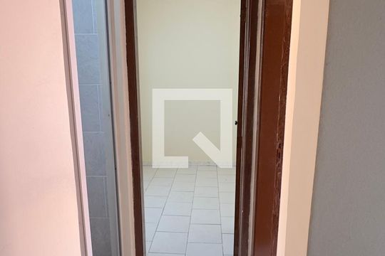 Sala de casa de condomínio para alugar com 2 quartos, 76m² em Itaipuaçu, Maricá