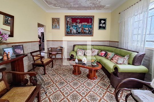 Sala 1 de casa à venda com 3 quartos, 150m² em Engenhoca, Niterói