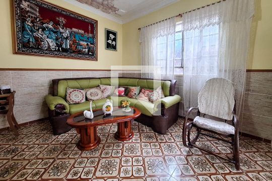 Sala 1 de casa à venda com 3 quartos, 150m² em Engenhoca, Niterói