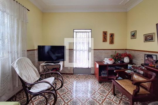 Sala 1 de casa à venda com 3 quartos, 150m² em Engenhoca, Niterói