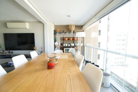 Sala/Varanda de apartamento à venda com 2 quartos, 98m² em Pinheiros, São Paulo